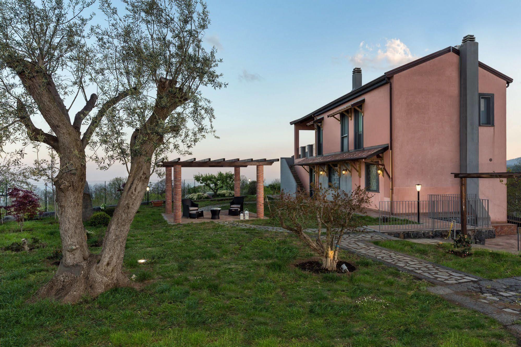 Nake Residenza Artistica Villa SantʼAlfio Eksteriør bilde